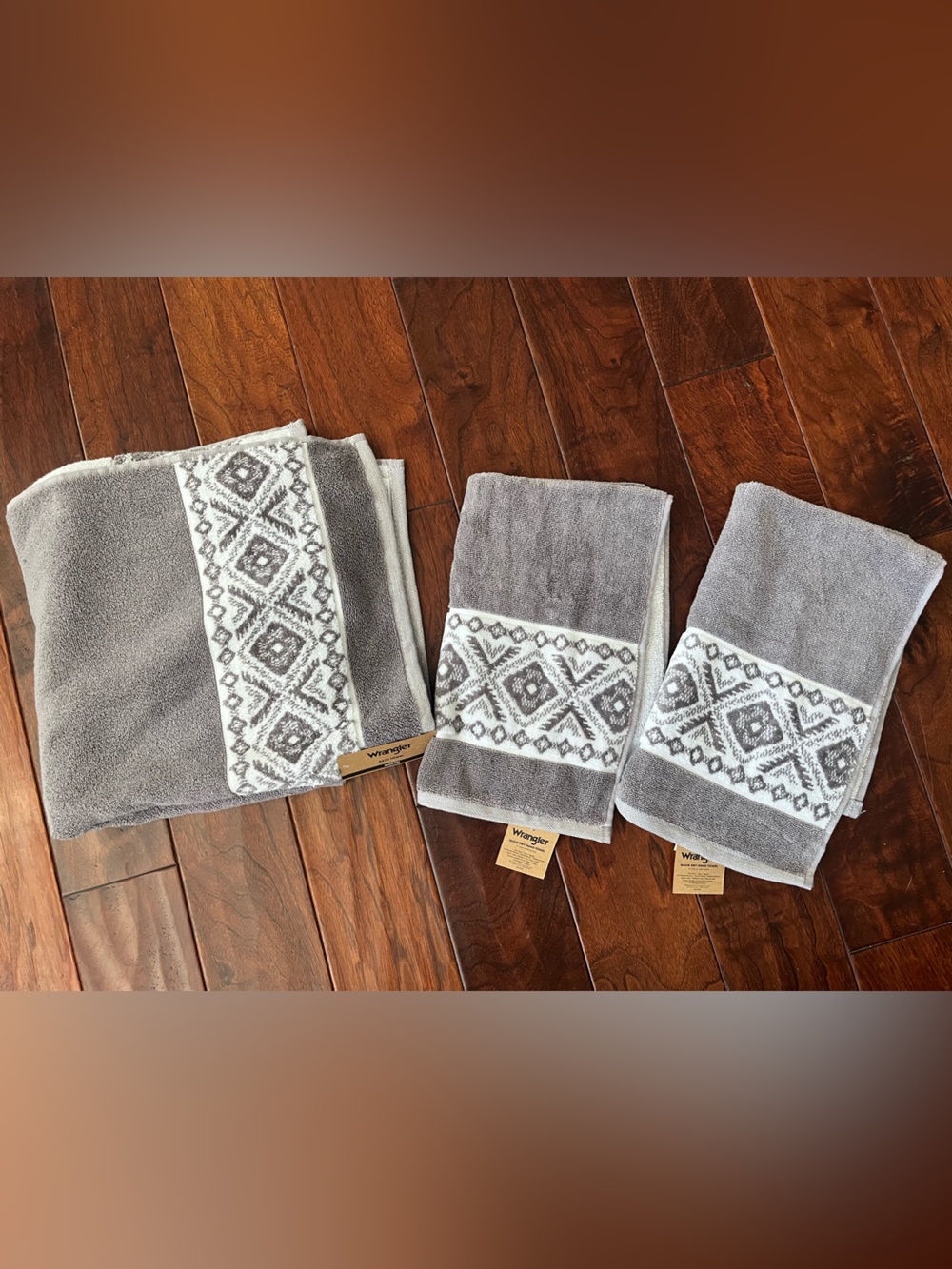 Wrangler Gray and White Geometric Bath and Hand Towel Set